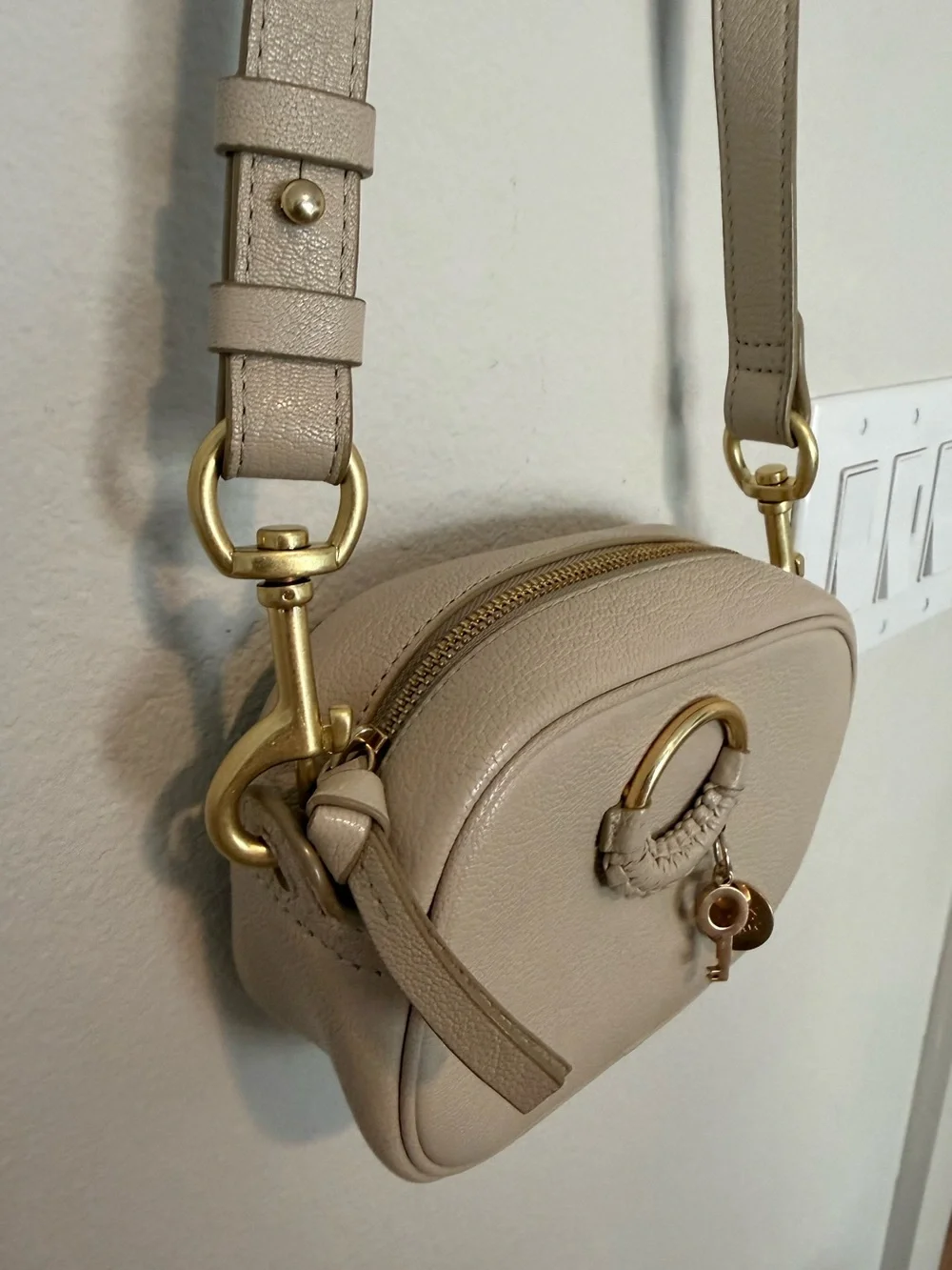 See by Chloe Camera Crossbody - Picture 4 of 9